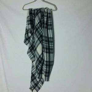 Modcloth oversized scarf/shawl black/white plaid